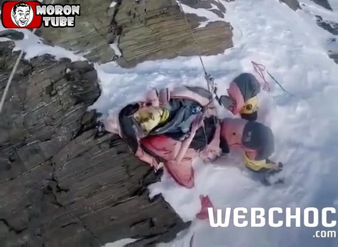Video :On Mount Everest, a frozen climber was found (Warning - disturbing)